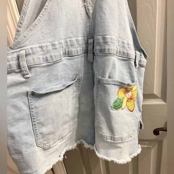 No Boundaries Light Blue Denim Overalls with Floral Embroidery Juniors XXL (19) - Picture 7 of 11